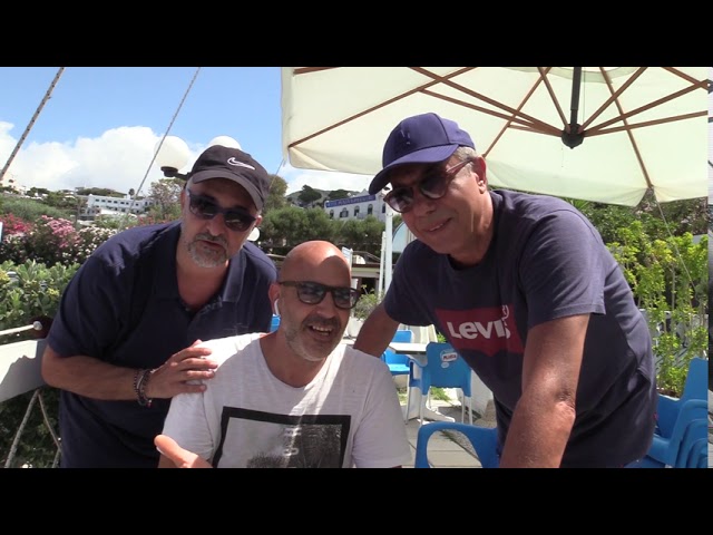 IL SIMPATICO SIPARIETTO DI SIMONE IODICE COI COMICI NAPOLETANI PAOLO CAIAZZO E FEDERICO SALVATORE