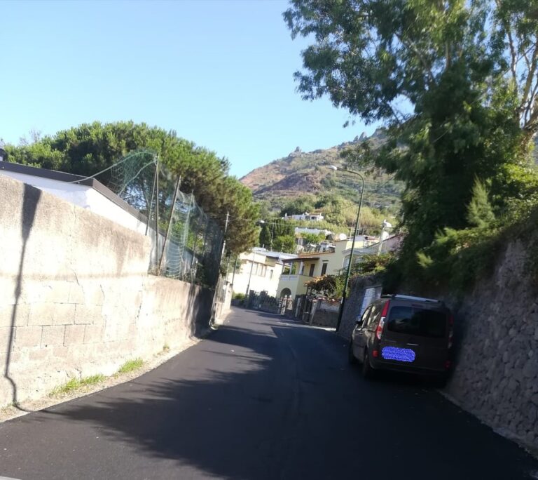 IL TRAFFICO ASSORDANTE DI VIA PARROCO LEONARDO D’ABUNDO, PANZA