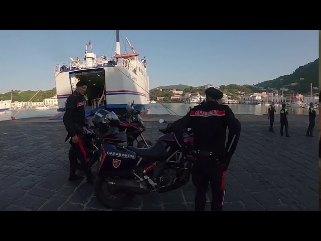 COMUNE DI ISCHIA, NIENTE VETRO IN DISCOTECA E STOP ALLA MUSICA ALLE DUE DI NOTTE