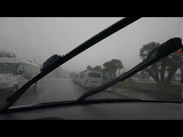 MALTEMPO – TRASPORTI MARITTIMI A SINGHIOZZO E SARA’ UNA DOMENICA DA ALLERTA METEO ARANCIONE