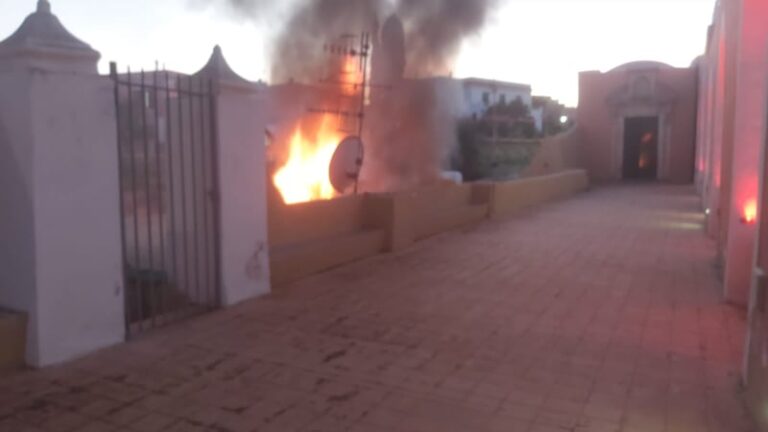 PAURA A PROCIDA: A FUOCO UN’ABITAZIONE