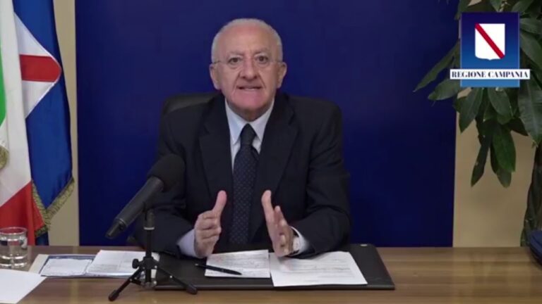 DE LUCA: “CHIUSURA SCUOLE INEVITABILE, COPRIFUOCO PER HALLOWEEN”