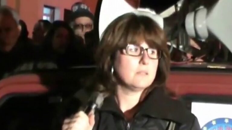 DOMANI A NAPOLI MANIFESTAZIONE DI PROTESTA CONTRO GLI ABBATTIMENTI DELLE CASE DI NECESSITA’