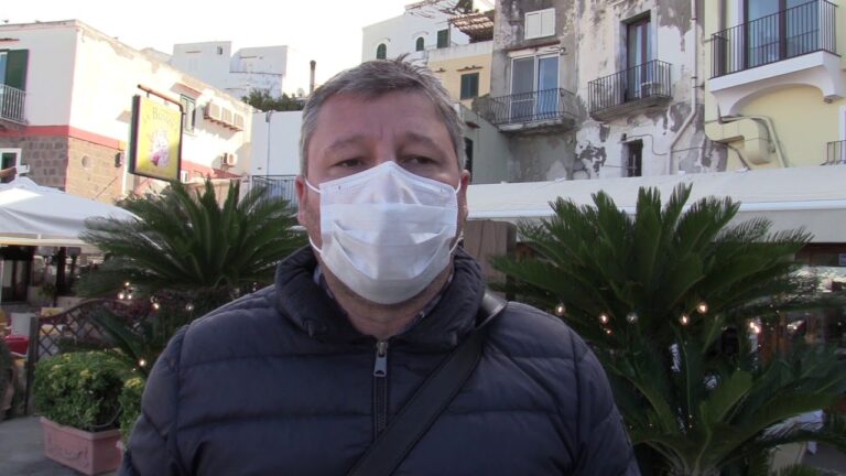 RISTORATORI IN GINOCCHIO: “APRIAMO I NOSTRI RISTORANTI SOLO PER FARE LA PRESENZA”