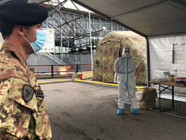 TAMPONI PER COVID 19, COLLABORAZIONE TRA L’ASL NAPOLI 2 NORD E L’ESERCITO
