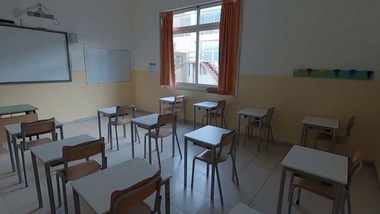 LA SCUOLA MEDIA SCOTTI PRONTA AD UN’EVENTUALE RIAPERTURA. LA DIRIGENTE: “VORREI UNA RIAPERTURA IMMEDIATA MA SERVONO PIU’ INFORMAZIONI DAGLI ORGANI COMPETENTI”
