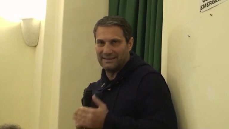 IL MONDO PIANGE LA MORTE DI MARADONA E L’ANEDDOTO RACCONTATO DA PINO TAGLIALATELA: “PRETESE L’AUMENTO DEL MIO STIPENDIO”