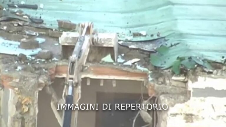 LA PANDEMIA NON FERMA GLI ABBATTIMENTI DELLE CASE, LUNEDI’ PREVISTA UNA DEMOLIZIONE A QUARTO