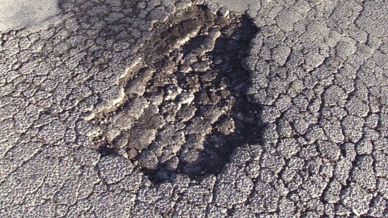 GENNARO SAVIO: “SI ELIMININO LE BUCHE KILLER DALLE STRADE DI FORIO”