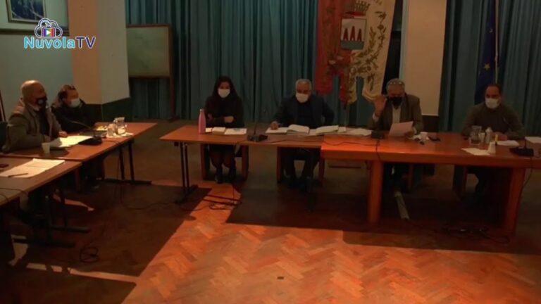 PROCIDA – IN CONSIGLIO COMUNALE SCONTRO ACCESO TRA AMBROSINO E MURO