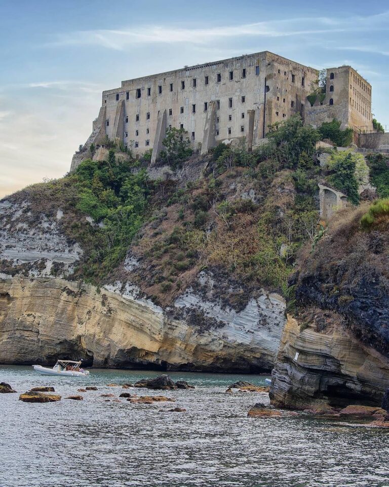 PALAZZO D’AVALOS PROTAGONISTA ANCHE PER PROCIDA CAPITALE DELLA CULTURA 2022