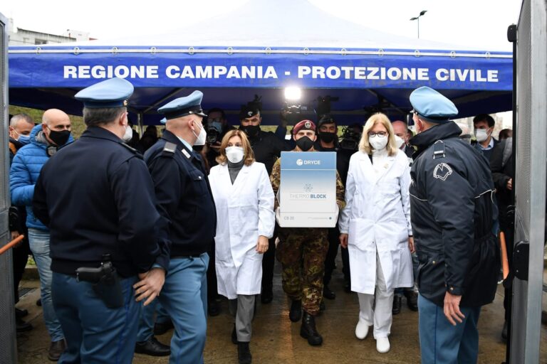 “V-DAY”, PARTITA LA VACCINAZIONE ANCHE IN CAMPANIA