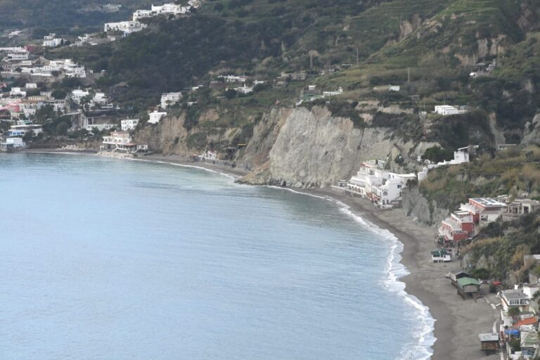 FRANA UN COSTONE AI MARONTI, NESSUN FERITO