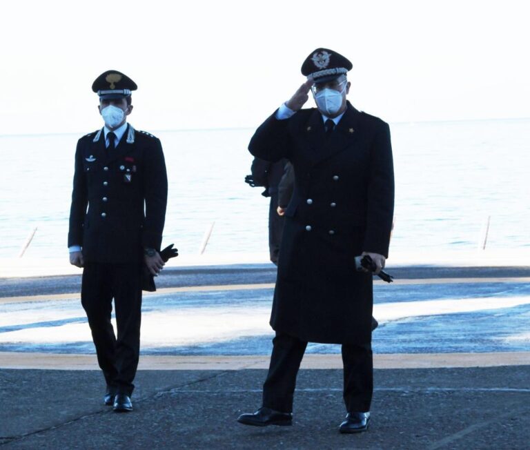 IL COMANDANTE DEI CARABINIERI DI NAPOLI LA GALA VISITA LA COMPAGNIA LOCALE