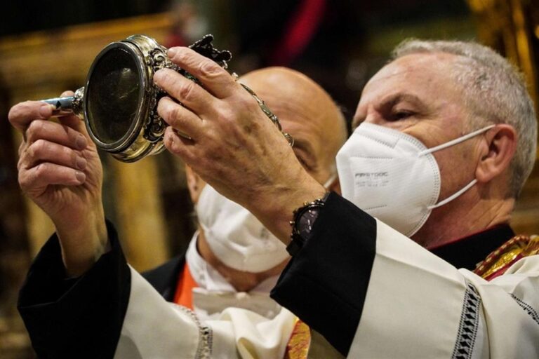 NON SI E’ SCIOLTO IL SANGUE DI SAN GENNARO, SCONFORTO TRA I CREDENTI