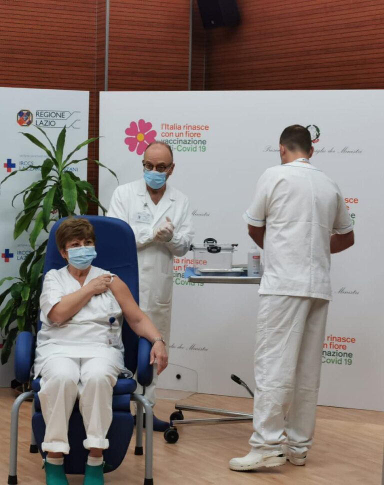 V – DAY: TRA I PRIMI TRE VACCINATI ITALIANI, ANCHE LA PROCIDANA MARIA CAPOBIANCHI