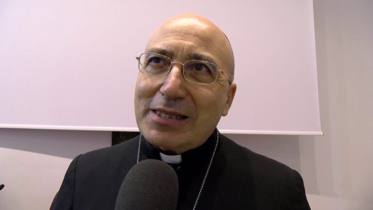 GLI AUGURI DI NATALE DEL VESCOVO PIETRO: “OGNUNO POSSA SENTIRSI AMATO DA DIO”