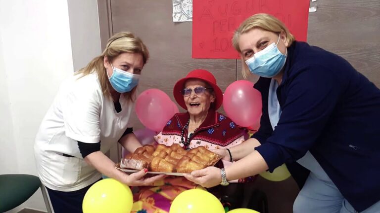 L’ISOLA D’ISCHIA IN FESTA, NONNA CATERINA MASSARO COMPIE 106 ANNI