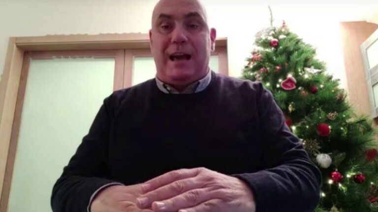 SCUOLE CHIUSE SULL’ISOLA, IL SINDACO ENZO FERRANDINO: “IN QUESTO MOMENTO NON POSSIAMO RISCHIARE DI INNESCARE UN NUOVO AUMENTO DEI CONTAGI”