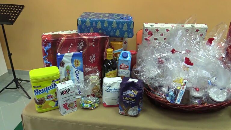 CONTINUA IL LAVORO DEI VOLONTARI DELLA CARITAS, PRONTA LA DISTRIBUZIONE DEI CESTI NATALIZI