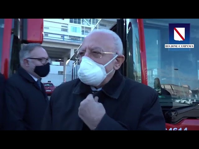 NUOVI AUTOBUS PER LA CAMPANIA E PER LE ISOLE. DE LUCA: “IMPORTANTE ANCHE PER LA RIAPERTURA DELLE SCUOLE”