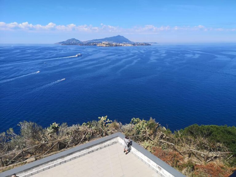 LACCO AMENO LANCIA L’IDEA DI “UN FARO PER LA CULTURA”, UN SOSTEGNO PER PROCIDA CAPITALE DELLA CULTURA