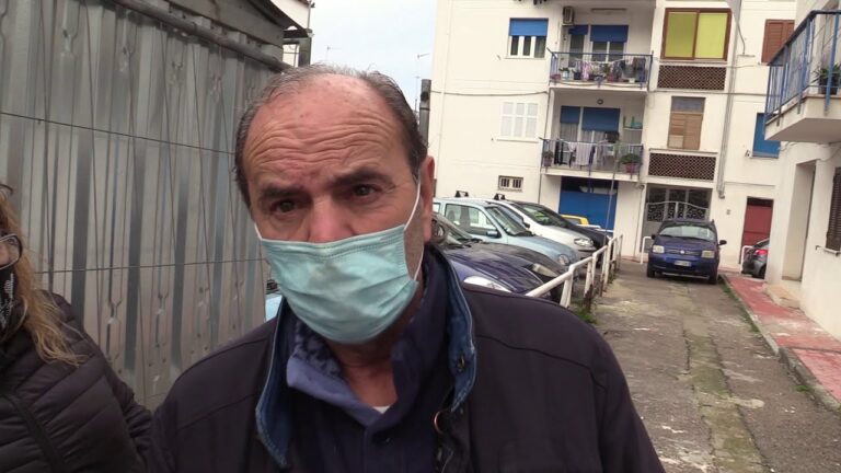 CASAMICCIOLA, FAMIGLIA OCCUPA UN APPARTAMENTO DISABITATO A PERRONE: “SIAMO DISPERATI SENZA AVERE UN TETTO SOTTO CUI VIVERE”