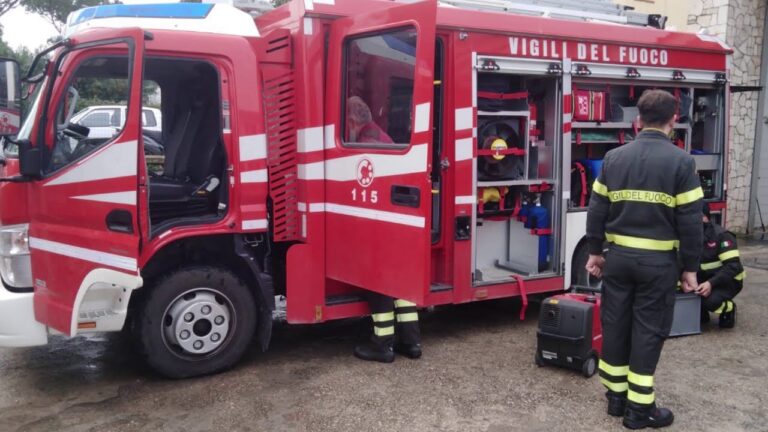 GIUNTA IN DOTAZIONE AI VIGILI DEL FUOCO DI ISCHIA UNA NUOVA AUTOPOMPA A SERBATOIO