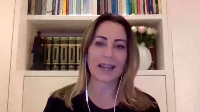 LUCIA FORTINI: “GIORNO IMPORTANTE, E’ STATO EMOZIONANTE VEDERE I BAMBINI RITORNARE IN CLASSE”