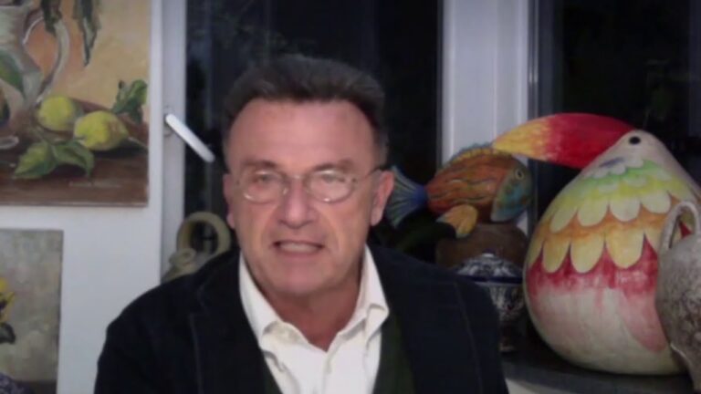 IL DOTTOR MAZZELLA, DENTISTA DI PROCIDA, SI VACCINA AL RIZZOLI E LANCIA LA SFIDA AI NO VAX: “MAGARI AVESSI POTUTO FARE IL VACCINO DELL’ANTIPOLIO”