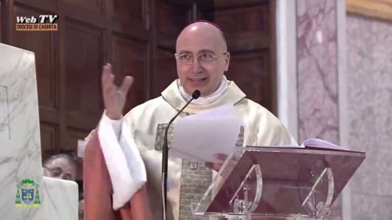 IL VESCOVO PIETRO LAGNESE SI INSEDIA A CASERTA: “ISCHIA UNA TERRA BELLISSIMA, GRAZIE CASERTA PER L’ACCOGLIENZA A SCATOLA CHIUSA”