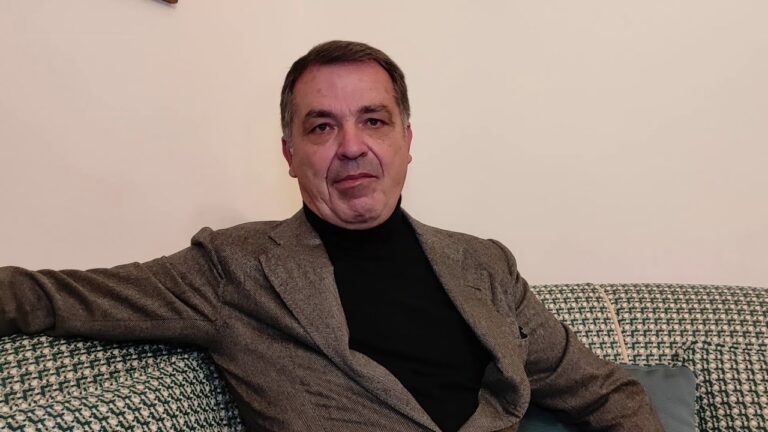 A LACCO AMENO RAGAZZI COSTRETTI AI DOPPI TURNI. DE SIANO: “NOI ABBIAMO LA SOLUZIONE, MA L’AMMINISTRAZIONE PENSA SOLO AGLI APPALTI”