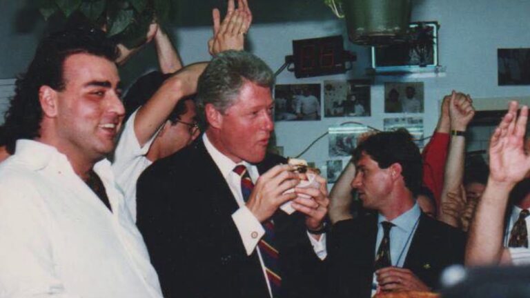 L’AMORE PER LA PIZZA NAPOLETANA DI RASHARD GRIFFITH, LEGGENDA DEL BASKET AMERICANO STREGATO DALLA BRAVURA DEL PIZZAIOLO ISCHITANO SALVATORE DI SCALA