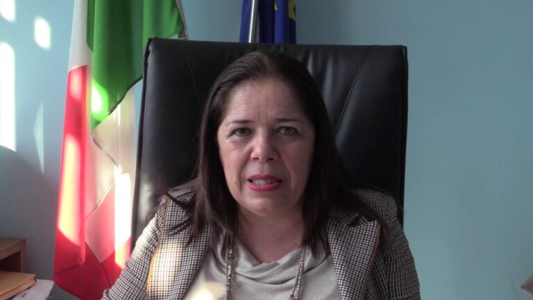 AL LICEO DI ISCHIA TUTTO PRONTO PER ACCOGLIERE GLI STUDENTI IN SICUREZZA, LA DIRIGENTE BARBIERI HA CHIESTO AL PREFETTO DI DIFFERIRE L’ENTRATA ALLE ORE 8.30