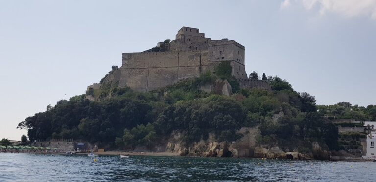 PROCIDA – AMIANTO… E ME NE VANTO? L’AMMINISTRAZIONE FACCIA CHIAREZZA