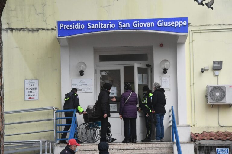 VACCINI – ANZIANI  CONVOCATI A CARDITO, ECCO COME SEGNALARE L’ERRORE