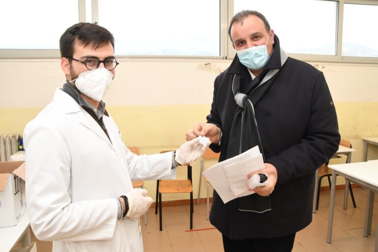 GB CASTAGNA, IL PRIMO SINDACO (PROFESSORE) VACCINATO