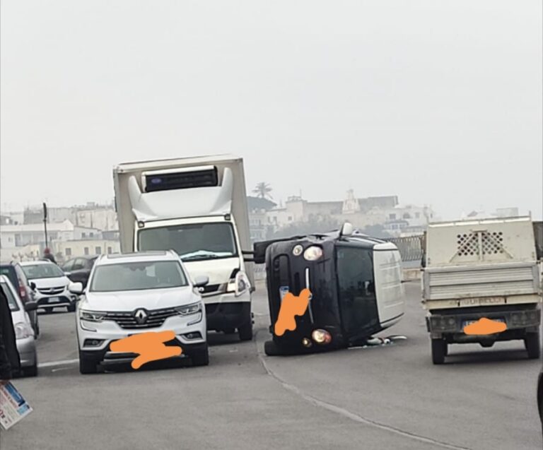 FORIO – AUTO SI RIBALTA, NESSUN FERITO