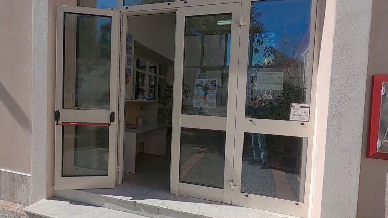 SCUOLA ISOLANA IN FERMENTO TRA PRIMI CASI COVID, INUTILI ALLARMISMI E IL RITORNO IN CLASSE DEI RAGAZZI DELLE SUPERIORI