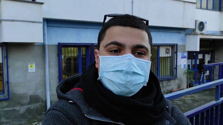 GLI STUDENTI DEL MATTEI TRA LA FELICITA’ DI RITORNARE IN CLASSE, GLI ASSEMBRAMENTI SUGLI AUTOBUS E NON SOLO: “IN CASO DI TERREMOTO COME CI RIPARIAMO SOTTO I BANCHI CON LE ROTELLE?”