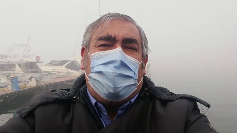 L’ISOLA D’ISCHIA AVVOLTA NELLA NEBBIA, DISAGI E RITARDI PER LA PARTENZA E L’ARRIVO DI NAVI E TRAGHETTI