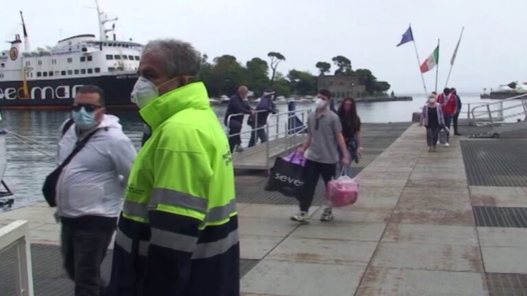 TRASPORTI MARITTIMI, RITORNA VALIDO L’ABBONAMENTO GRATUITO UNICO CAMPANIA DEGLI STUDENTI ANCHE PER I TRASPORTI MARITTIMI