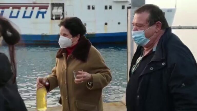 TOMMASO SCOTTO DI PERROTOLO TORNA A PROCIDA DOPO AVER TRASCORSO 14 MESI SULLA NAVE “LEMBO” IN CINA: “FELICE DI AVER RIASSAPORATO IL SAPORE DEL CAFFE'”