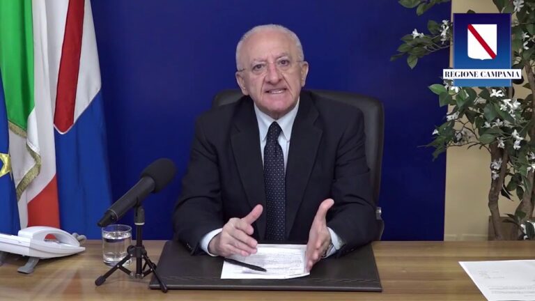 DE LUCA: “ZONA ARANCIONE INEVITABILE, RISCHIAMO ANCHE LA ROSSA. SUI VACCINI NON CI SIAMO, PRONTI PER ACQUISTARE ALL’ESTERO”