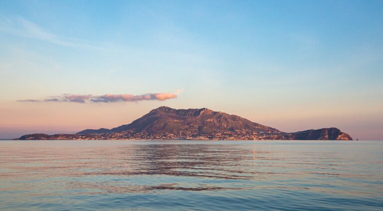 REGNO DI NETTUNO, ALBERGATORI DI ISCHIA E PROCIDA A “LEZIONE” DI AMBIENTE