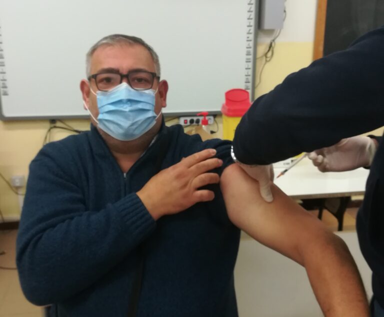 GENNARO SAVIO: “LA MIA ESPERIENZA VACCINALE A ISCHIA TRA EFFICIENZA ORGANIZZATIVA E CARENZA DI COMUNICAZIONE SU EVENTUALI EFFETTI COLLATERALI”