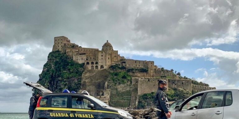 DROGA, LA FINANZA INTENSIFICA I CONTROLLI: UN ARRESTO PER SPACCIO