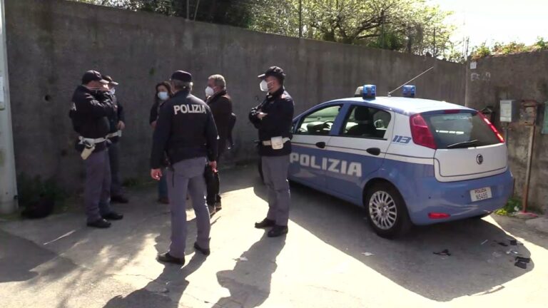 A VIA CALOSIRTO INIZIA LA DEMOLIZIONE DI CASA “LUISA”: DISPERATA LA FAMIGLIA DE SIANO, LA PANDEMIA NON FERMA LA VERGOGNA DELLO  STATO FORTE SOLO CON I DEBOLI