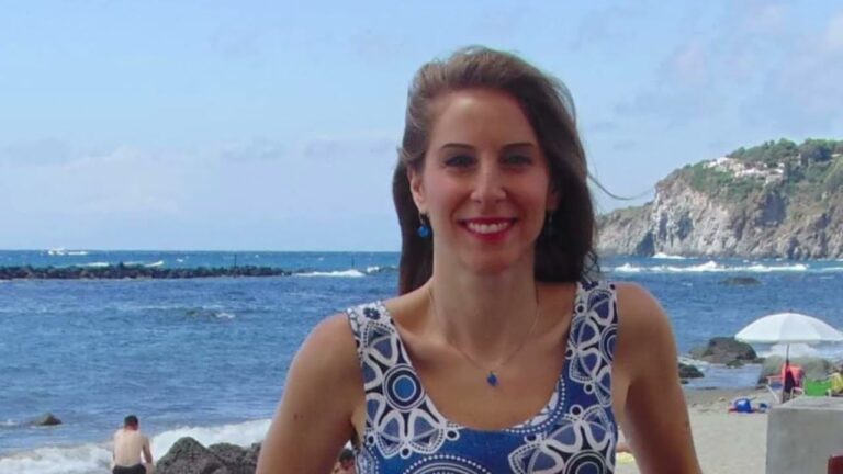 LA DIRIGENTE DI GUIDA RICORDA LA PROFESSORESSA ILARIA PAPPA: “IL SUO RICORDO RESTERA’ INDELEBILE, NON SI SPECULI SULLA SUA MORTE”