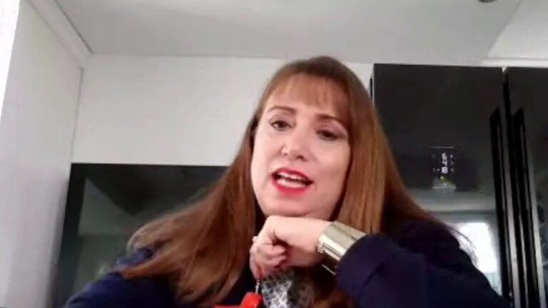 8 MARZO, UN FLASH MOB DI RIFLESSIONE SULL’EMANCIPAZIONE DELLA DONNA PER LA POPOLAZIONE SCOLASTICA DEL LICEO DI ISCHIA